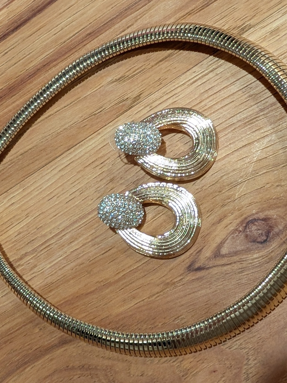 Source Unknown Gold-Tone Collar Necklace with Glitter Oval Drop Earrings